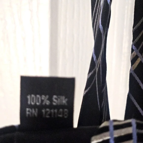 Michael Kors 100% Silk Tie. - Picture 8 of 13